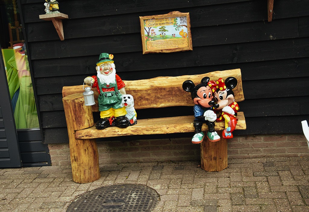 natuurlijk-heidepark-bankje-kabouter