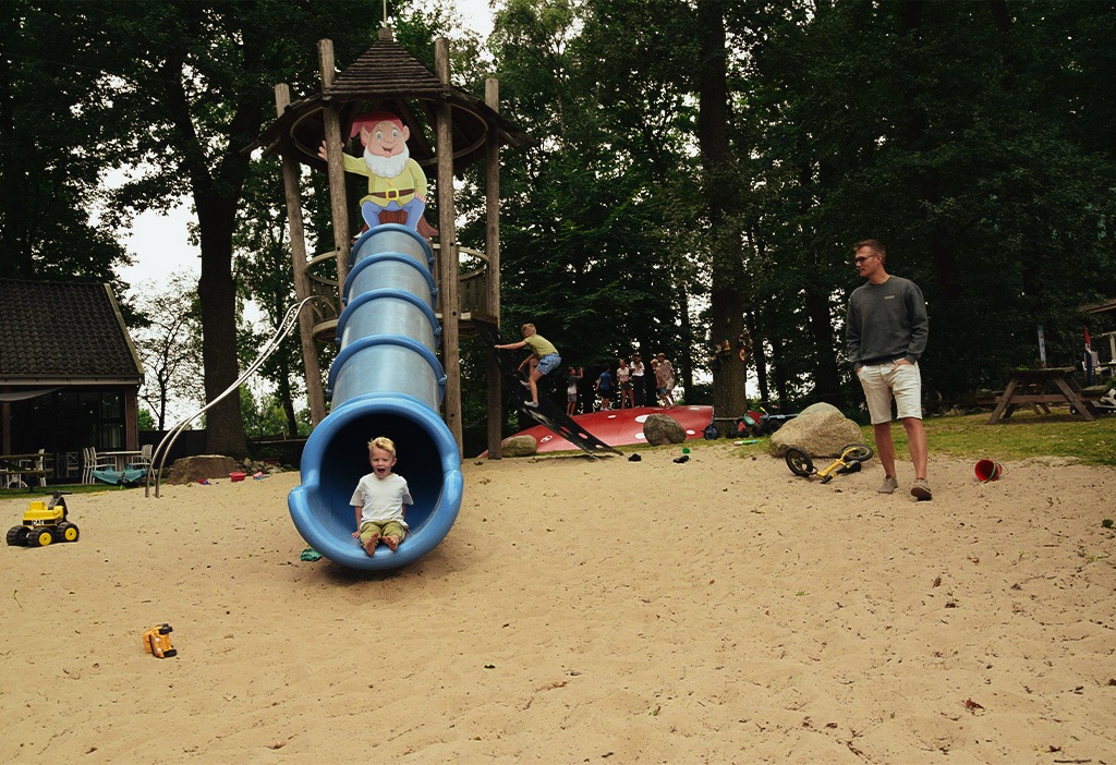 natuurlijk-heidepark-glijbaan-spelen