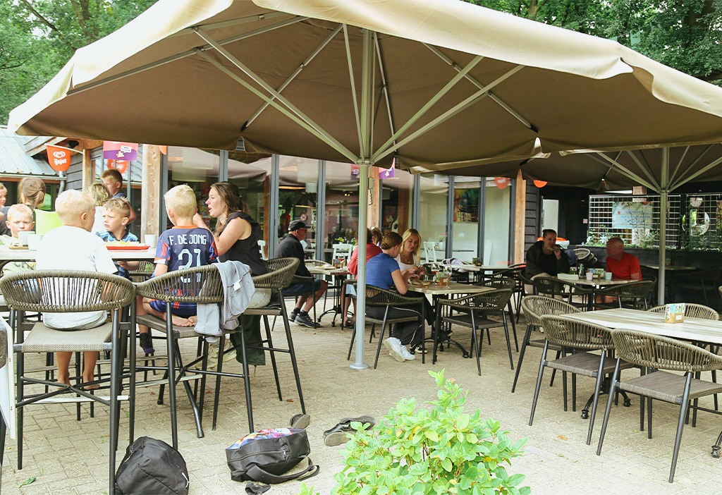 natuurlijk-heidepark-horeca-terras-zomer