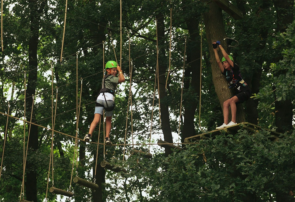 natuurlijk-heidepark-klimmen-groepen-vriendinnen