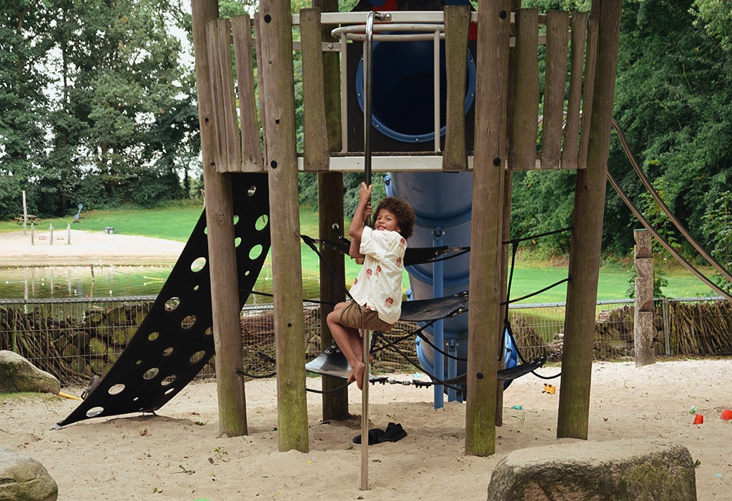 natuurlijk-heidepark-klimpaal-kind