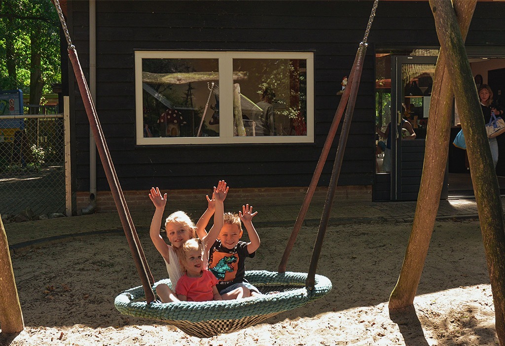 natuurlijk-heidepark-schommel-kinderen-speeltuin