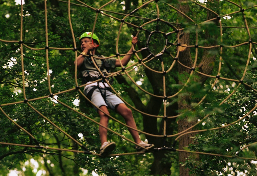 natuurlijk-heidepark-spinnenweb-klimbos
