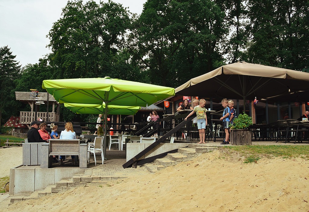 natuurlijk-heidepark-terras-zomer