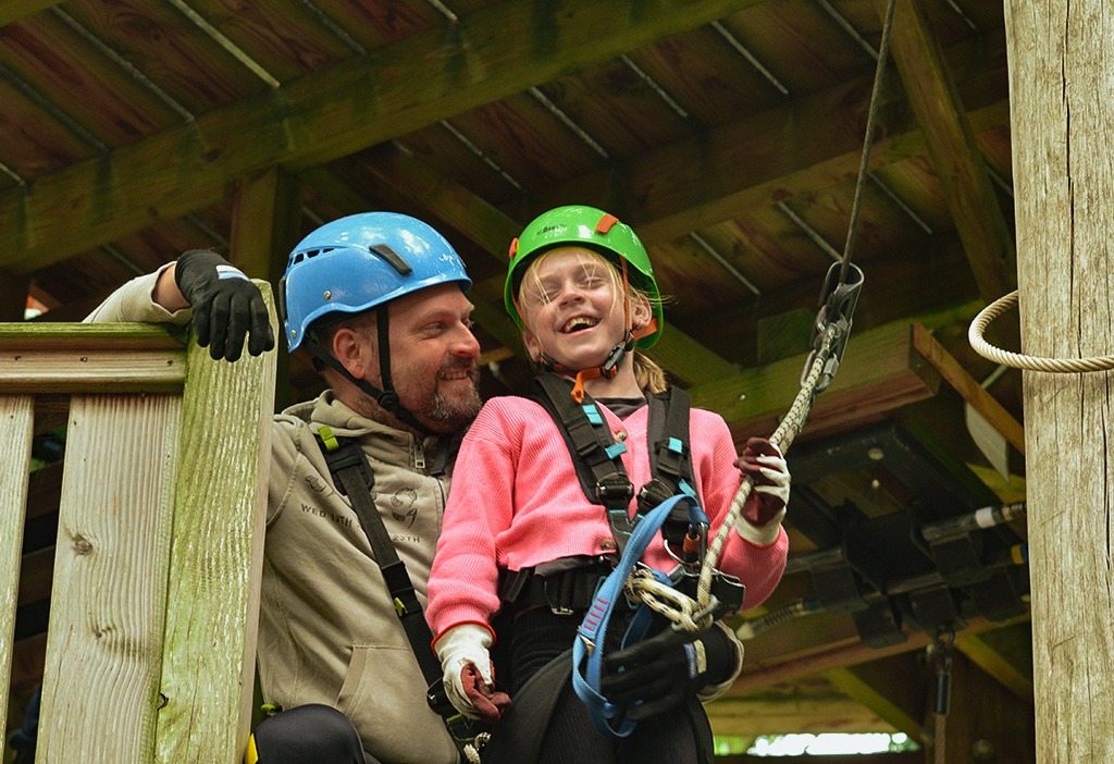 natuurlijk-heidepark-vader-kind-klimmen