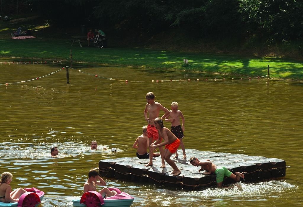 natuurlijk-heidepark-vlot-zwemmen-zomer