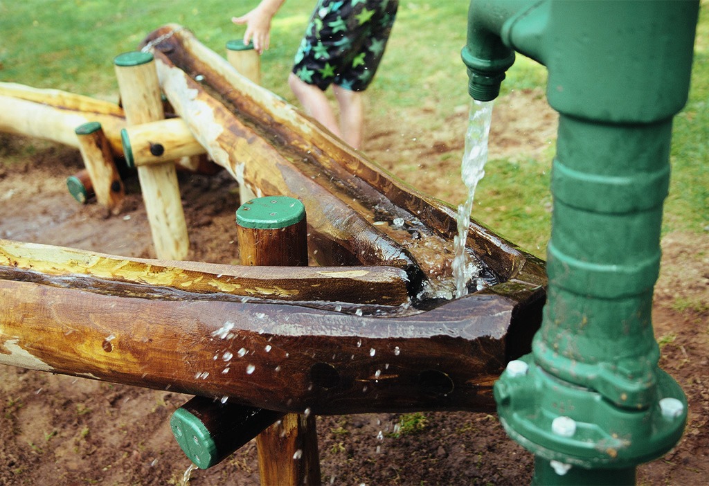 natuurlijk-heidepark-waterpomp-zwembad